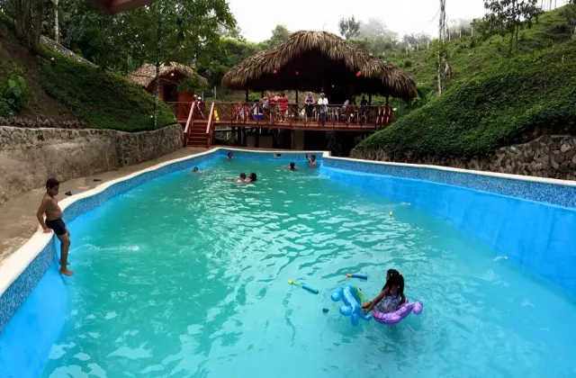 Fabulous Village Ecological Resort piscina 1